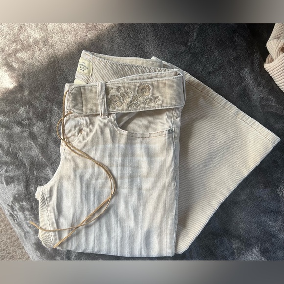 RARE A&F Vintage belted cream courdoroy with embroidery. Size 2. - Picture 2 of 15
